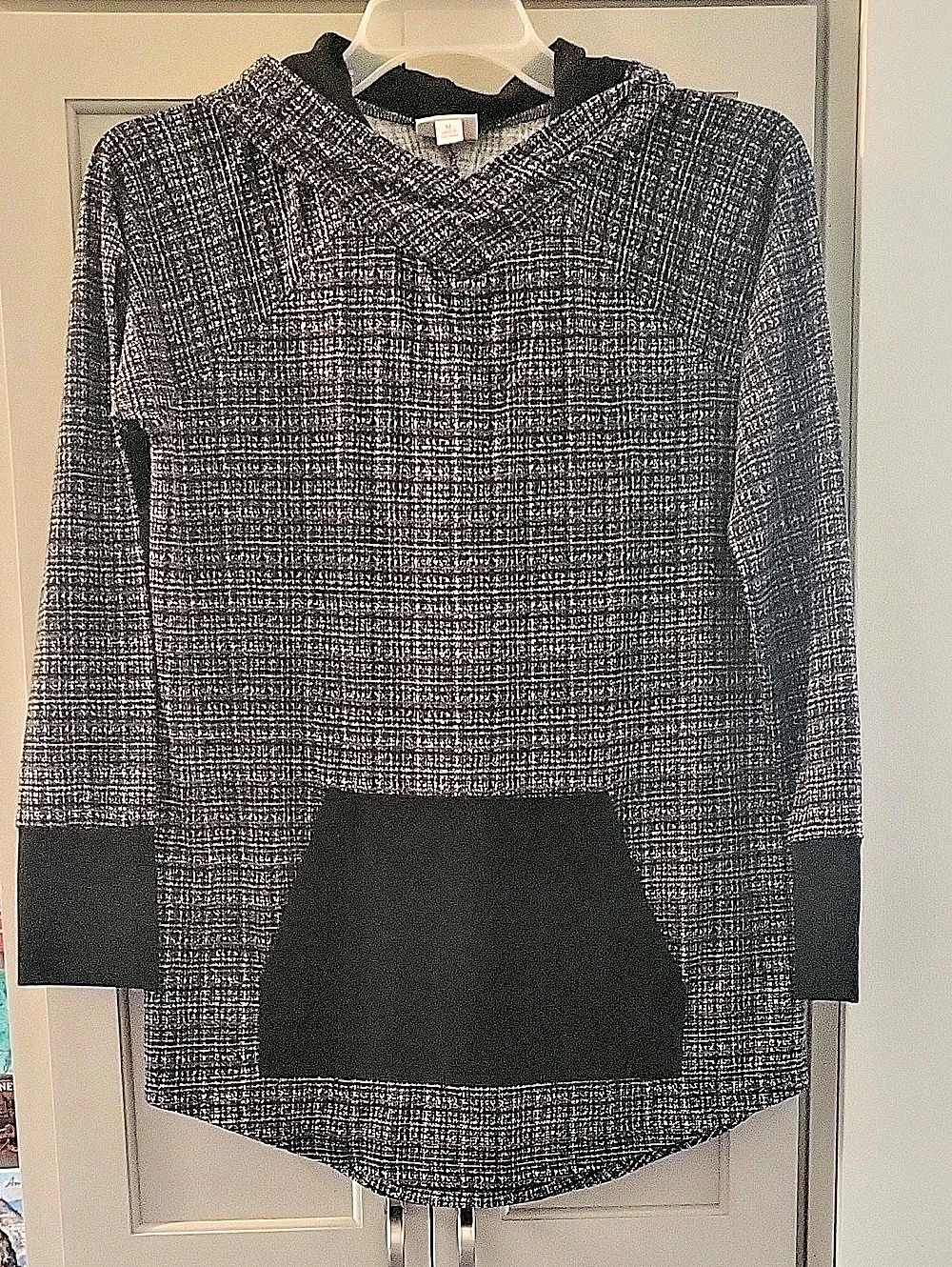 LuLaRoe Black Plaid Hoodie, Sz. M